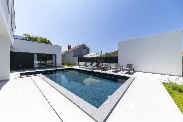 3-Bedroom Villa in Zaton with Heated Pool & Jacuzzi