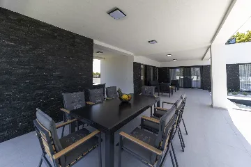 3-Bedroom Villa in Zaton with Heated Pool & Jacuzzi