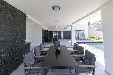 3-Bedroom Villa in Zaton with Heated Pool & Jacuzzi