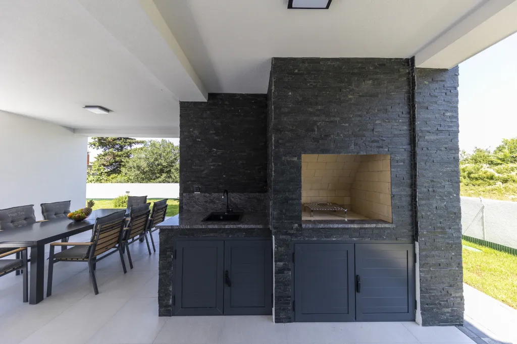 3-Bedroom Villa in Zaton with Heated Pool & Jacuzzi
