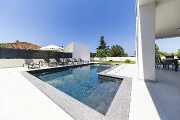 3-Bedroom Villa in Zaton with Heated Pool & Jacuzzi