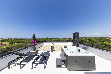 3-Bedroom Villa in Zaton with Heated Pool & Jacuzzi