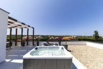 3-Bedroom Villa in Zaton with Heated Pool & Jacuzzi