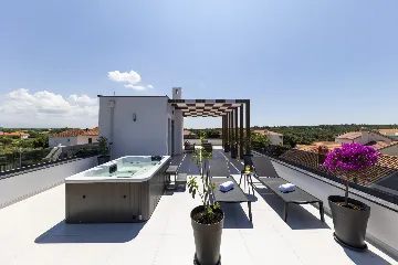 3-Bedroom Villa in Zaton with Heated Pool & Jacuzzi