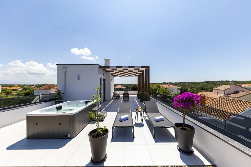 3-Bedroom Villa in Zaton with Heated Pool & Jacuzzi