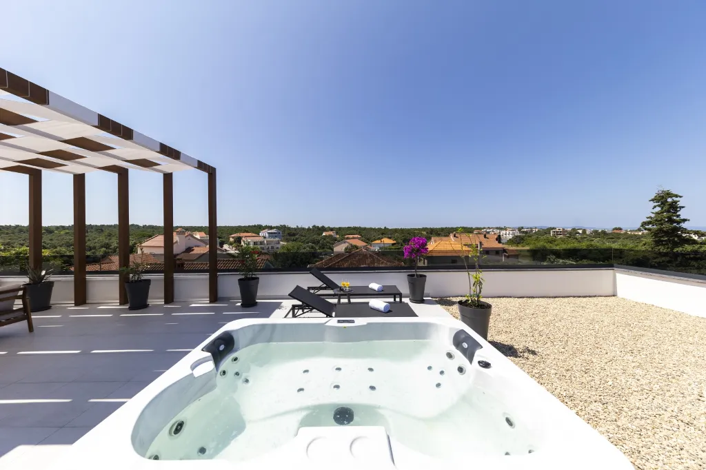 3-Bedroom Villa in Zaton with Heated Pool & Jacuzzi