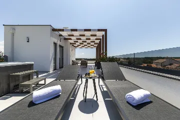 3-Bedroom Villa in Zaton with Heated Pool & Jacuzzi