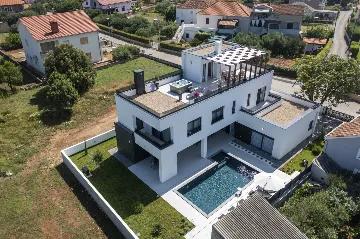 3-Bedroom Villa in Zaton with Heated Pool & Jacuzzi
