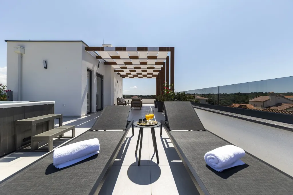 3-Bedroom Villa in Zaton with Heated Pool & Jacuzzi