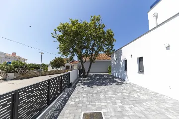 3-Bedroom Villa in Zaton with Heated Pool & Jacuzzi