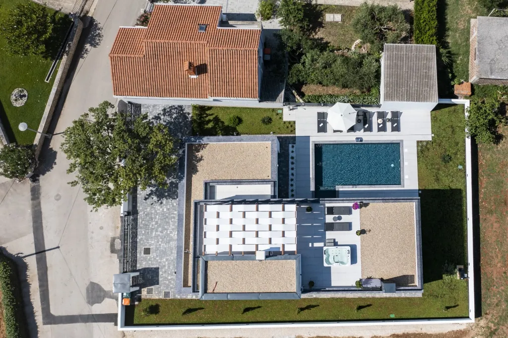 3-Bedroom Villa in Zaton with Heated Pool & Jacuzzi