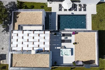 3-Bedroom Villa in Zaton with Heated Pool & Jacuzzi