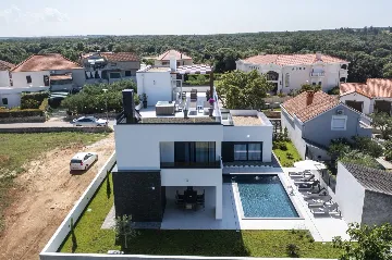 3-Bedroom Villa in Zaton with Heated Pool & Jacuzzi