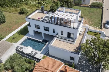3-Bedroom Villa in Zaton with Heated Pool & Jacuzzi