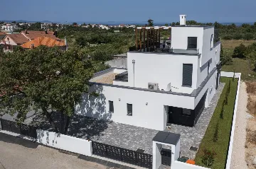 3-Bedroom Villa in Zaton with Heated Pool & Jacuzzi