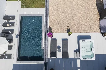 3-Bedroom Villa in Zaton with Heated Pool & Jacuzzi