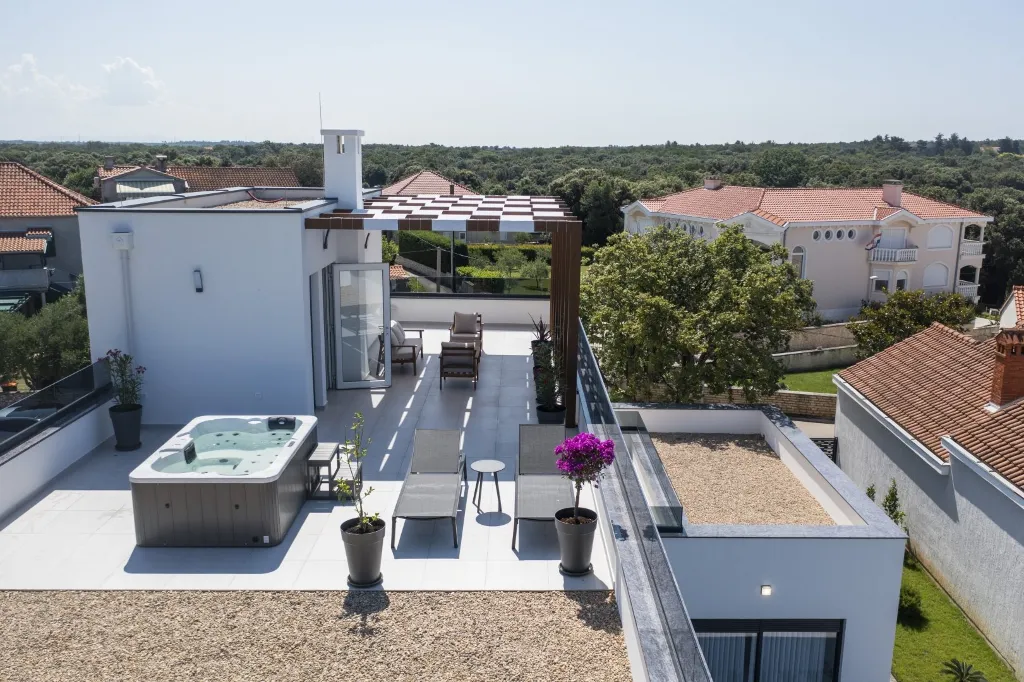 3-Bedroom Villa in Zaton with Heated Pool & Jacuzzi