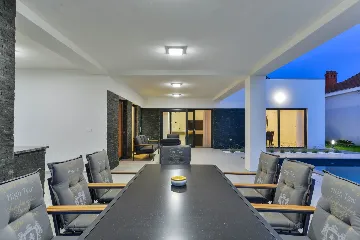 3-Bedroom Villa in Zaton with Heated Pool & Jacuzzi