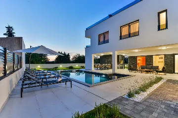 3-Bedroom Villa in Zaton with Heated Pool & Jacuzzi