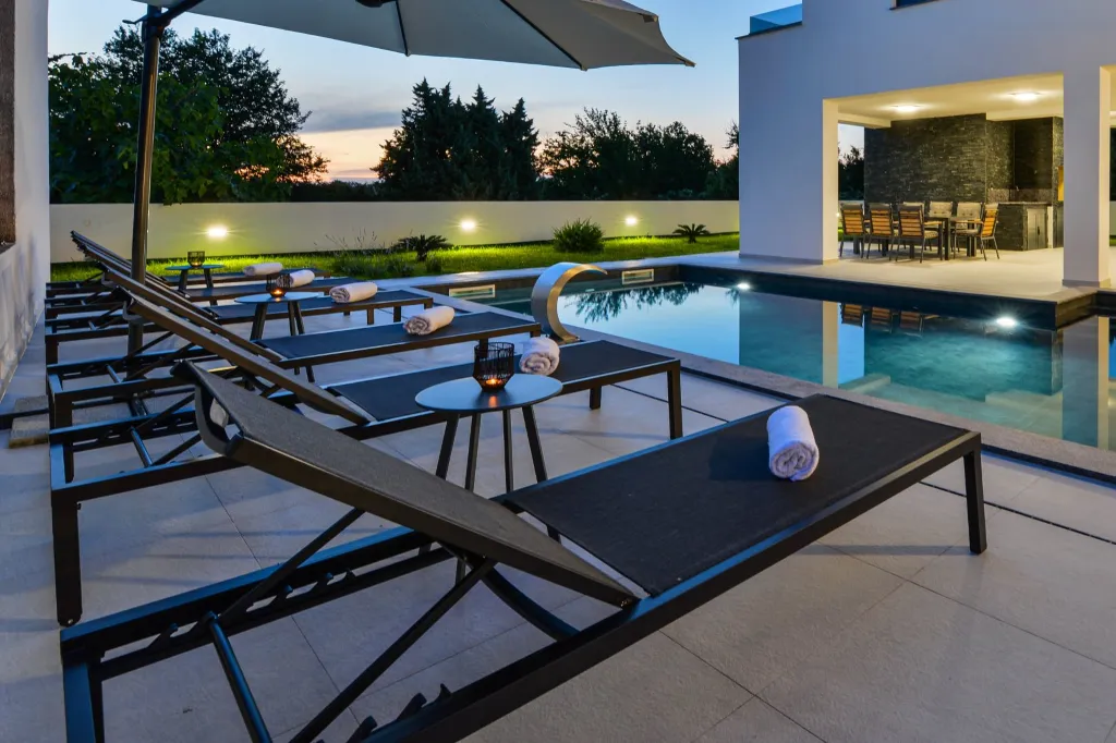 3-Bedroom Villa in Zaton with Heated Pool & Jacuzzi