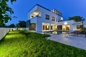 3-Bedroom Villa in Zaton with Heated Pool & Jacuzzi
