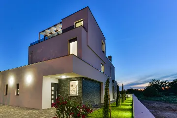 3-Bedroom Villa in Zaton with Heated Pool & Jacuzzi