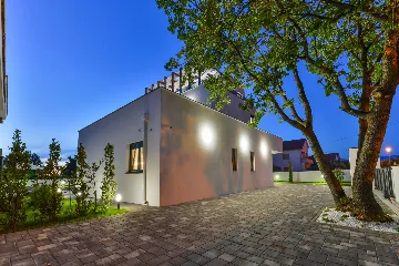 3-Bedroom Villa in Zaton with Heated Pool & Jacuzzi