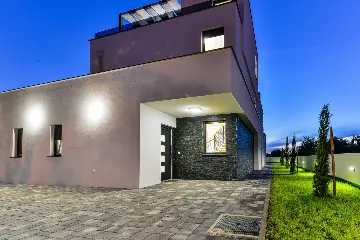 3-Bedroom Villa in Zaton with Heated Pool & Jacuzzi