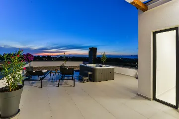 3-Bedroom Villa in Zaton with Heated Pool & Jacuzzi