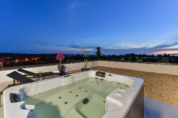 3-Bedroom Villa in Zaton with Heated Pool & Jacuzzi