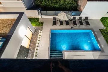 3-Bedroom Villa in Zaton with Heated Pool & Jacuzzi