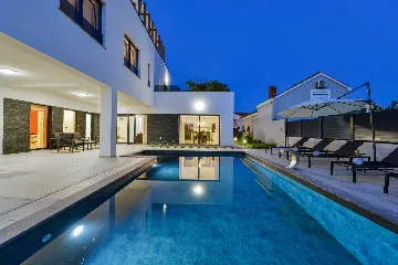 3-Bedroom Villa in Zaton with Heated Pool & Jacuzzi