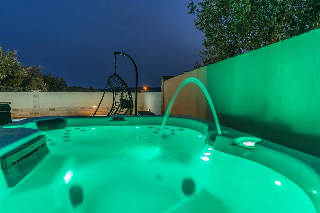 Family Villa with Heated Pool & Sauna in Sveti Filip i Jakov