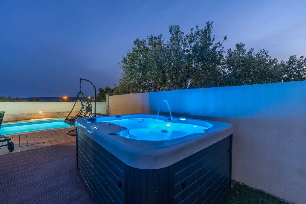 Family Villa with Heated Pool & Sauna in Sveti Filip i Jakov