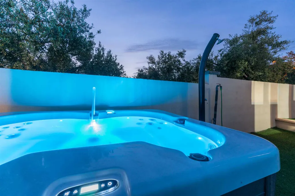 Family Villa with Heated Pool & Sauna in Sveti Filip i Jakov