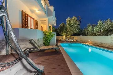 Family Villa with Heated Pool & Sauna in Sveti Filip i Jakov