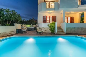 Family Villa with Heated Pool & Sauna in Sveti Filip i Jakov