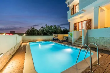 Family Villa with Heated Pool & Sauna in Sveti Filip i Jakov