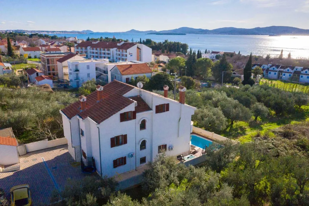 Family Villa with Heated Pool & Sauna in Sveti Filip i Jakov
