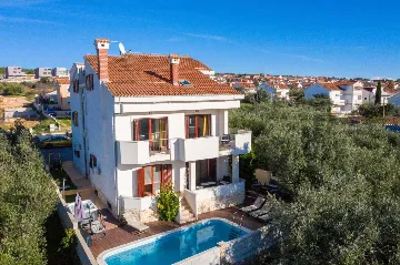 Family Villa with Heated Pool & Sauna in Sveti Filip i Jakov