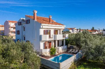 Family Villa with Heated Pool & Sauna in Sveti Filip i Jakov