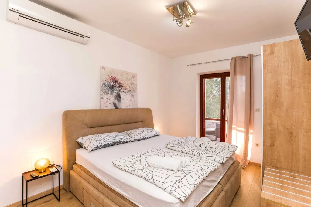 Family Villa with Heated Pool & Sauna in Sveti Filip i Jakov
