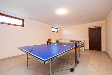 Family Villa with Heated Pool & Sauna in Sveti Filip i Jakov