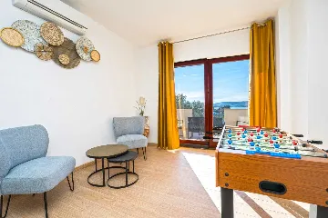 Family Villa with Heated Pool & Sauna in Sveti Filip i Jakov