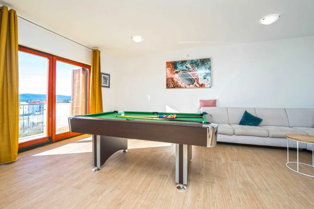 Family Villa with Heated Pool & Sauna in Sveti Filip i Jakov