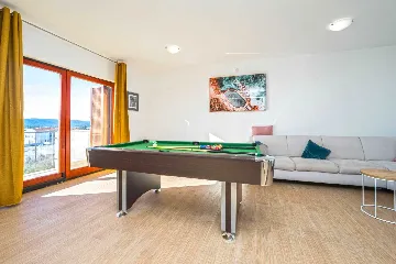 Family Villa with Heated Pool & Sauna in Sveti Filip i Jakov