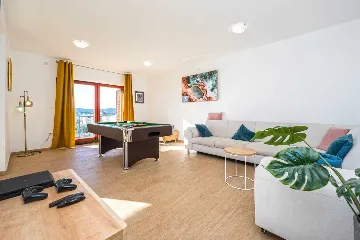 Family Villa with Heated Pool & Sauna in Sveti Filip i Jakov