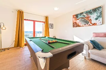 Family Villa with Heated Pool & Sauna in Sveti Filip i Jakov