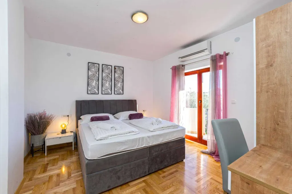 Family Villa with Heated Pool & Sauna in Sveti Filip i Jakov