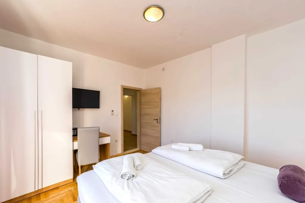 Family Villa with Heated Pool & Sauna in Sveti Filip i Jakov